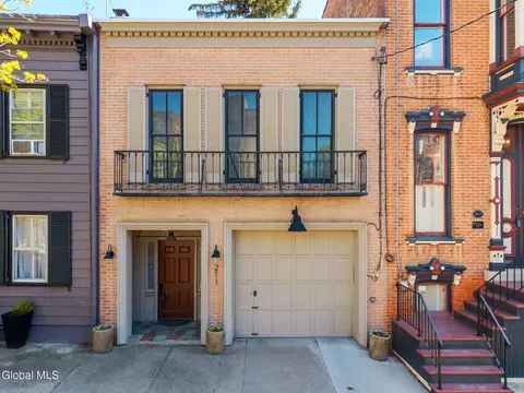 211 Lancaster St, Albany, NY 12210
