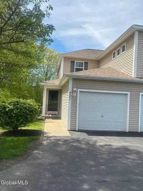701 Royale Ct, Troy, NY 12180
