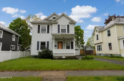 14 5th St, Glens Falls, NY 12801