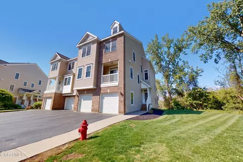 14203 Admirals Walk Dr, Cohoes, NY 12047