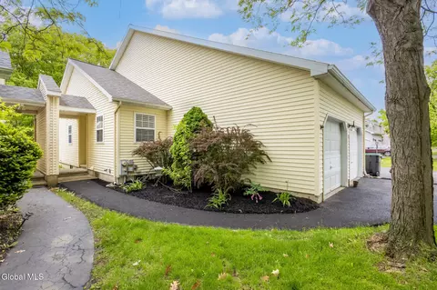 22 Brook St, Rensselaer, NY 12144