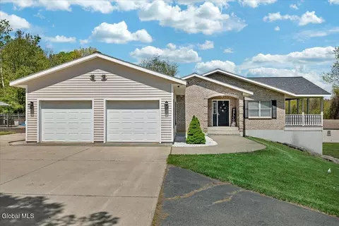 105 Wilrose Ln, Troy, NY 12180