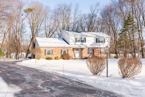 14 Imperial Ln, Ballston Lake, NY 12019