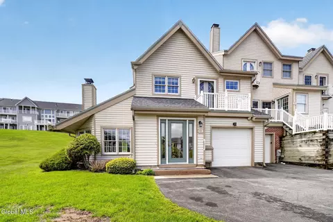 11 Beach Ct, Saratoga Springs, NY 12866