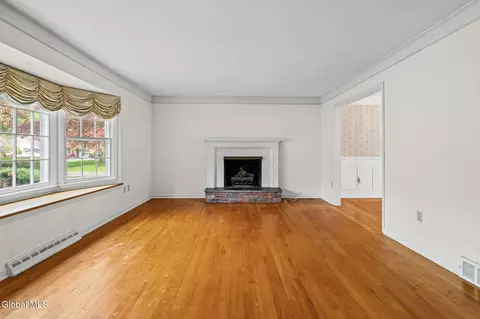 Living - 8 Lancaster Dr, Glenville, NY 12302 photo 6 of 8