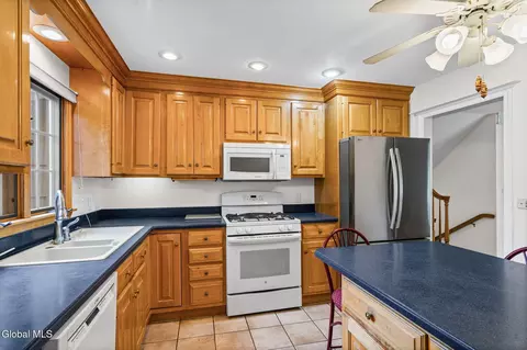Kitchen - 8 Lancaster Dr, Glenville, NY 12302 photo 2 of 2