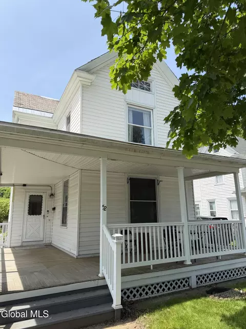 52 Walnut St, Glens Falls, NY 12801
