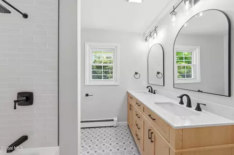 Bath - 2704 Apple Tree Ln, Castleton On Hudson, NY 12033 photo 2 of 4