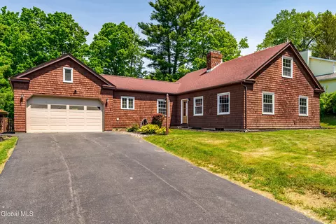 2704 Apple Tree Ln, Castleton On Hudson, NY 12033