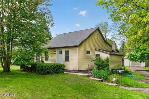 14 Mountain View Ave, Colonie, NY 12205