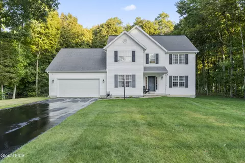 2 Kendall Pl, Ballston Lake, NY 12019