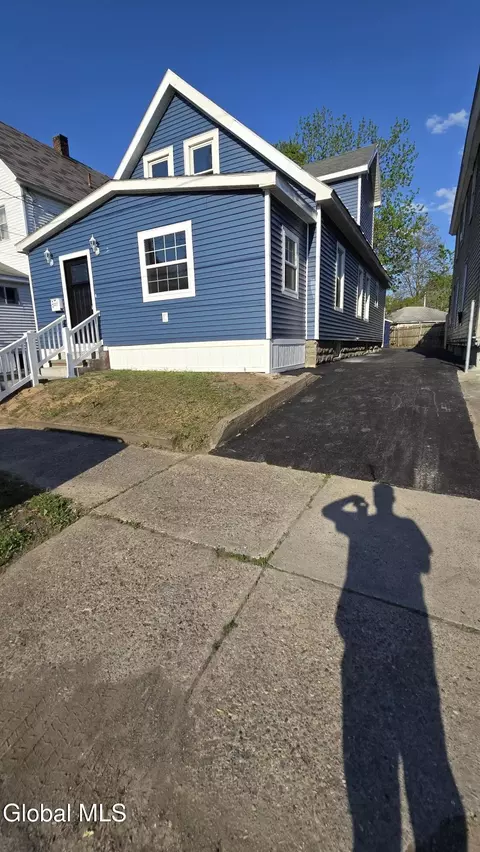 Exterior - 237 Cherry St, Schenectady, NY 12306 photo 2 of 3