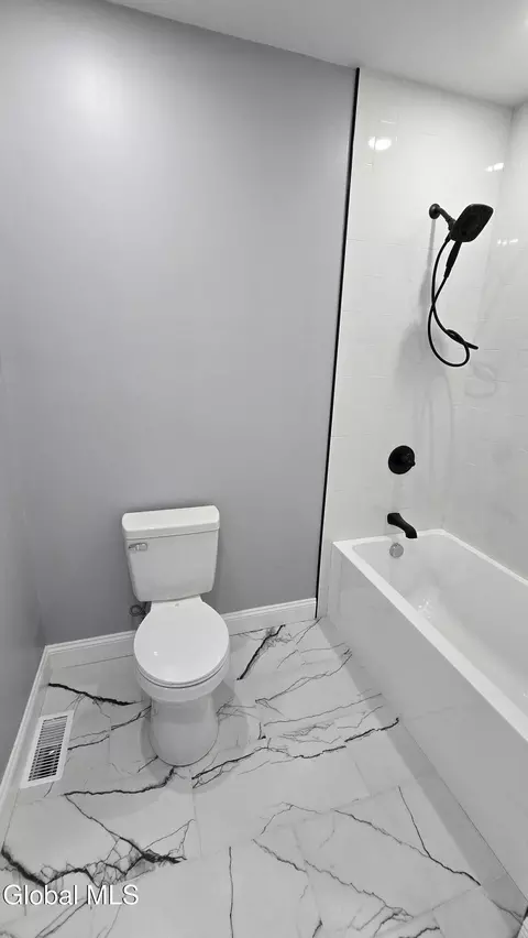 Bath - 237 Cherry St, Schenectady, NY 12306 photo 2 of 7