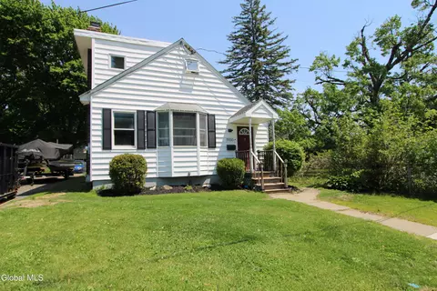 1900 7th St, Rensselaer, NY 12144