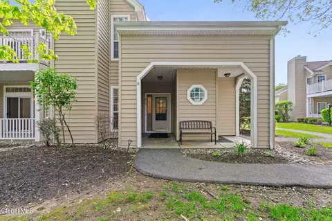 413 Hampton Place Blvd, Troy, NY 12180