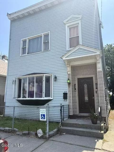 17 Swan St, Green Island, NY 12183