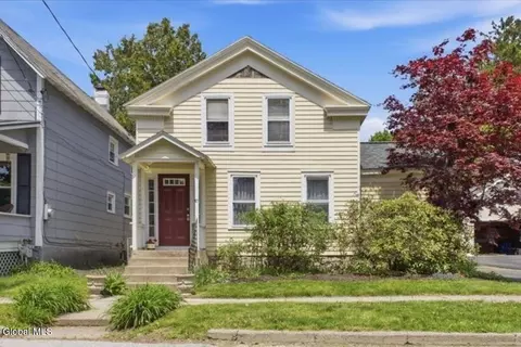 27 Marvin St, Saratoga Springs, NY 12866