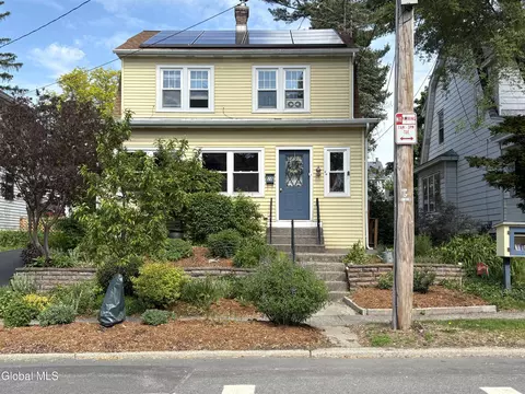 28 Eileen St, Albany, NY 12203
