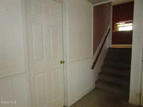 Entry Way - 161 Willow Ln, Glenville, NY 12302 photo 2 of 2