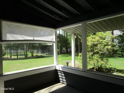 Exterior - 161 Willow Ln, Glenville, NY 12302 photo 18 of 23