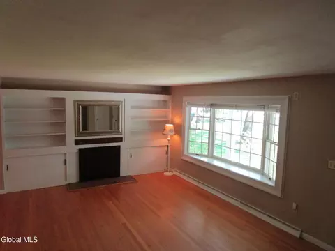 Living - 161 Willow Ln, Glenville, NY 12302 photo 3 of 7