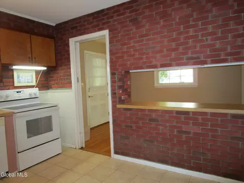 Kitchen - 161 Willow Ln, Glenville, NY 12302 photo 5 of 5