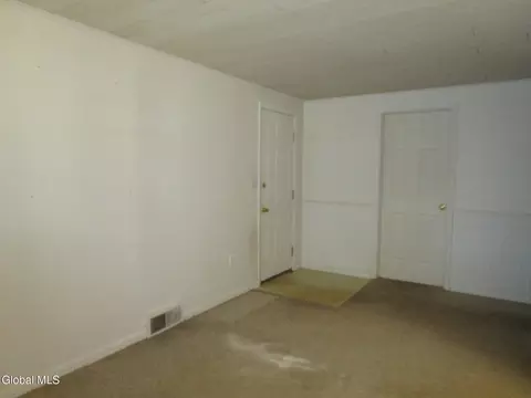 Living - 161 Willow Ln, Glenville, NY 12302 photo 7 of 7