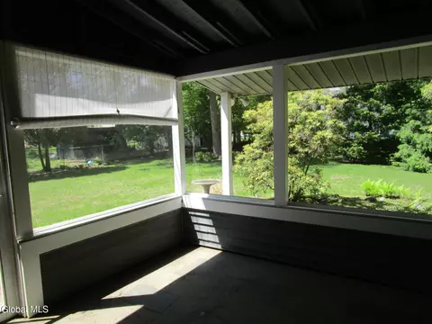Exterior - 161 Willow Ln, Glenville, NY 12302 photo 17 of 23