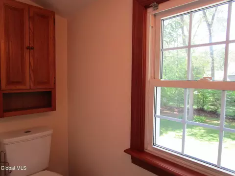 Bath - 161 Willow Ln, Glenville, NY 12302 photo 6 of 9