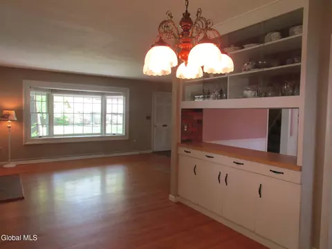 Dining - 161 Willow Ln, Glenville, NY 12302 photo 2 of 6