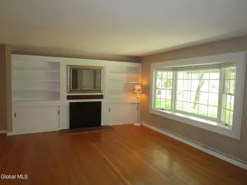 Living - 161 Willow Ln, Glenville, NY 12302 photo 1 of 7