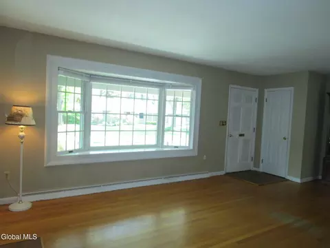 Living - 161 Willow Ln, Glenville, NY 12302 photo 2 of 7