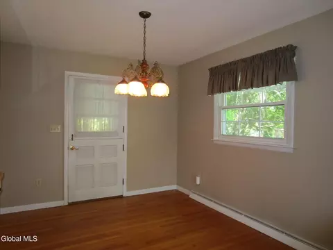 Dining - 161 Willow Ln, Glenville, NY 12302 photo 4 of 6