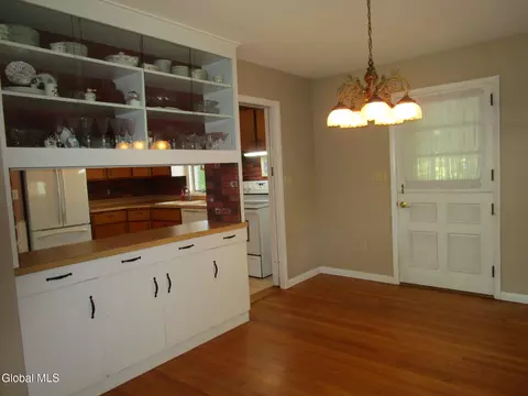 Dining - 161 Willow Ln, Glenville, NY 12302 photo 3 of 6