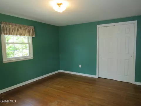 Bedroom - 161 Willow Ln, Glenville, NY 12302 photo 6 of 11