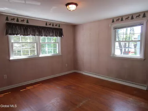 Bedroom - 161 Willow Ln, Glenville, NY 12302 photo 2 of 11
