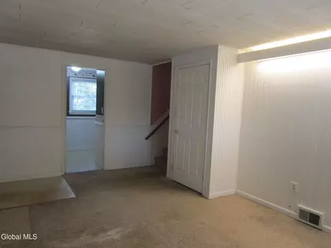 Living - 161 Willow Ln, Glenville, NY 12302 photo 6 of 7