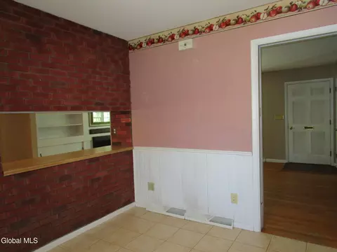 Dining - 161 Willow Ln, Glenville, NY 12302 photo 6 of 6