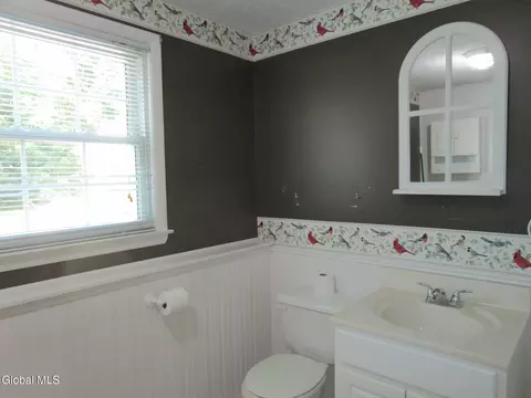 Bath - 161 Willow Ln, Glenville, NY 12302 photo 8 of 9