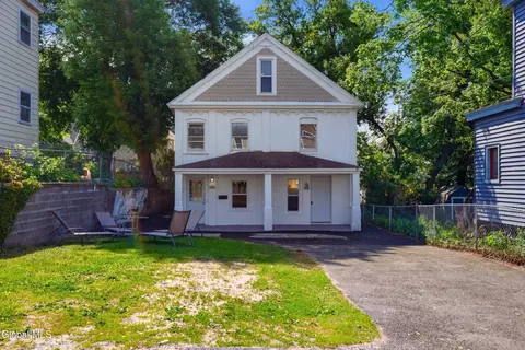 118 Robinson St, Schenectady, NY 12304