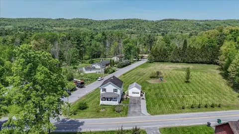 22 Parkhurst Rd, Wilton, NY 12831