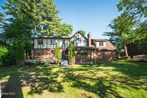 482 Spring Hollow Ct, Albany, NY 12203