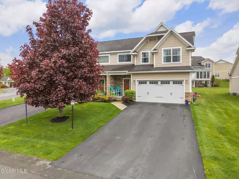 28 Guiliana Cir, Troy, NY 12180