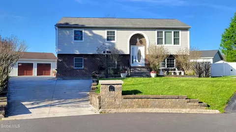 7 Adare Rd, Troy, NY 12180