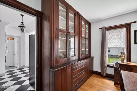 Entry Way - 38 Elsmere Ave, Delmar, NY 12054 photo 8 of 15