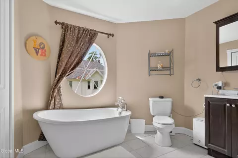Bath - 38 Elsmere Ave, Delmar, NY 12054 photo 5 of 7