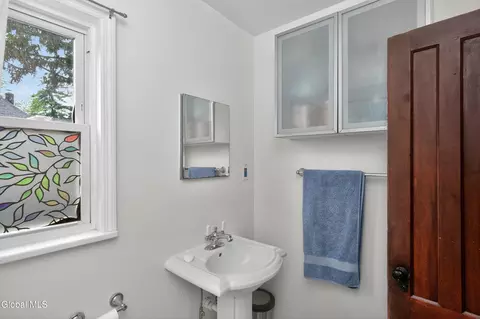 Bath - 38 Elsmere Ave, Delmar, NY 12054 photo 7 of 7