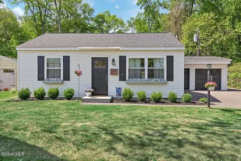 43 Vics Ct, Albany, NY 12205