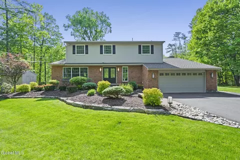 207 Swift Rd, Voorheesville, NY 12186