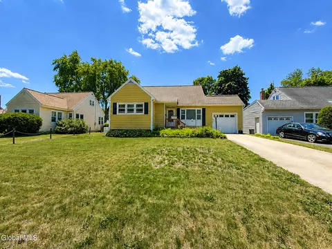 2540 Putnam St, Schenectady, NY 12304